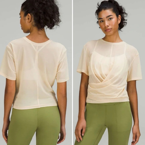 Lululemon  Lightweight Mesh Reversible Yoga T-Shirt
in Prosecco Size 8 / 10 - Picture 1 of 5
